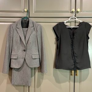 Express pant suit, blk & wht, size 4.